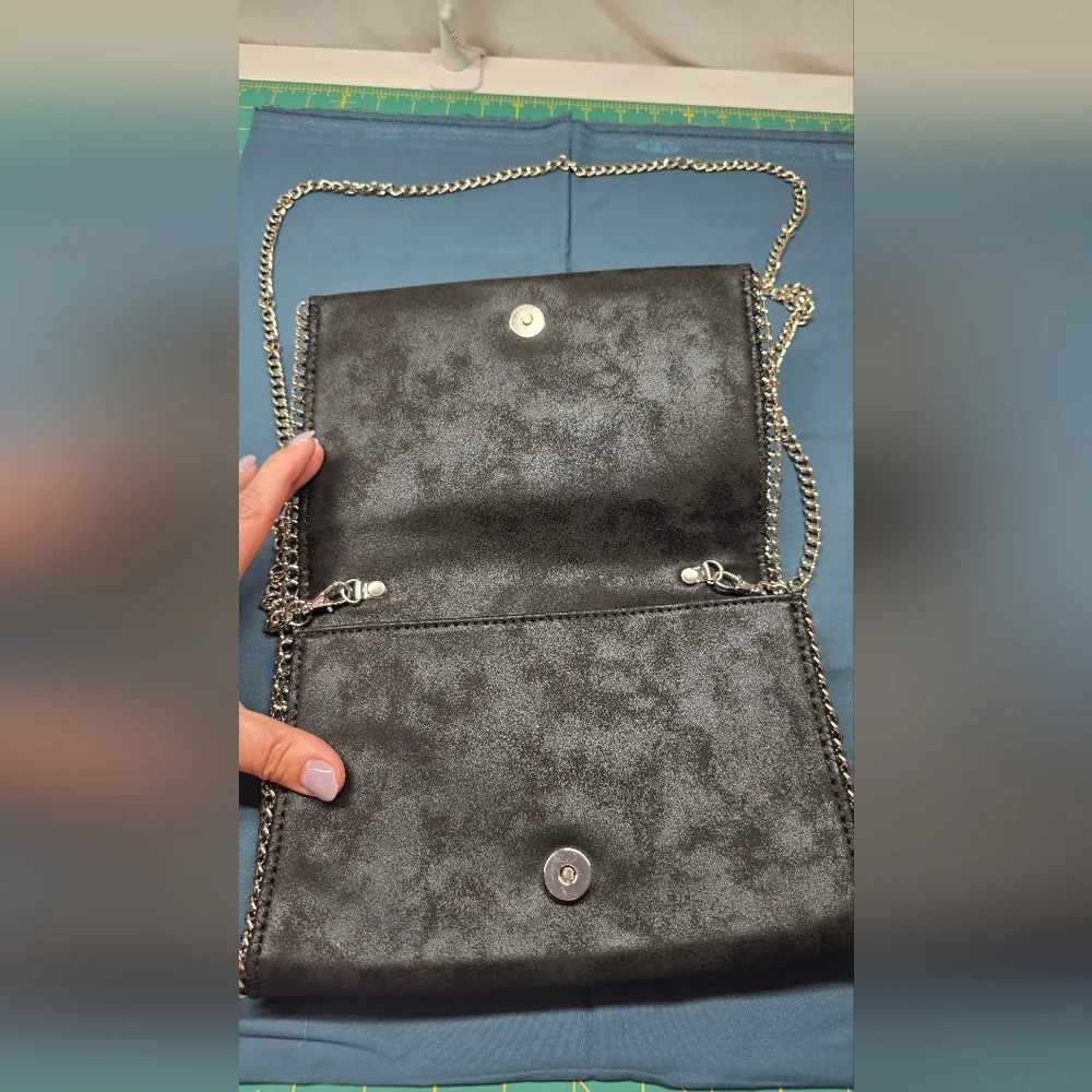 Chelsea28 Black Chain-Trim Clutch‎